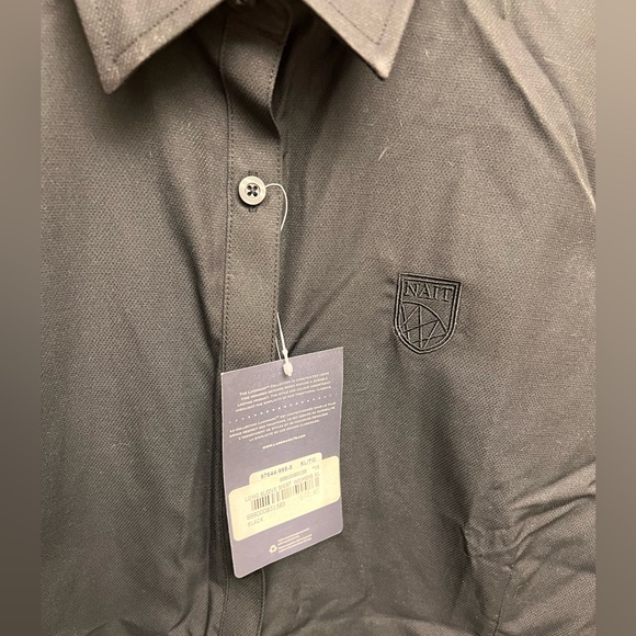 Black dress shirt with NAIT logo embroidered. Perfect for work. - Picture 1 of 3
